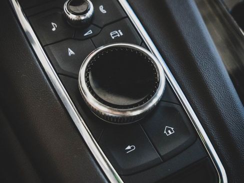 Used 2022 Cadillac Escalade Sport w/ LPO, ONYX Package image 23