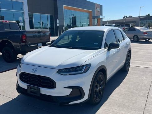 Used 2023 Honda HR-V Sport image 3