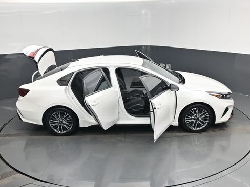 Certified 2024 Kia Forte GT-Line image 18