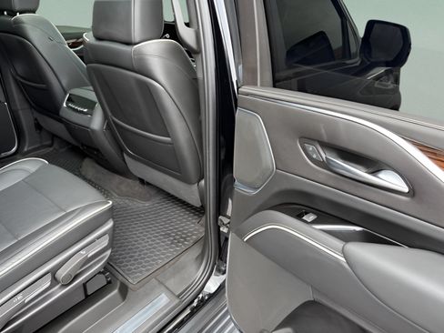 Used 2023 Cadillac Escalade Premium Luxury AWD/4WD image 11