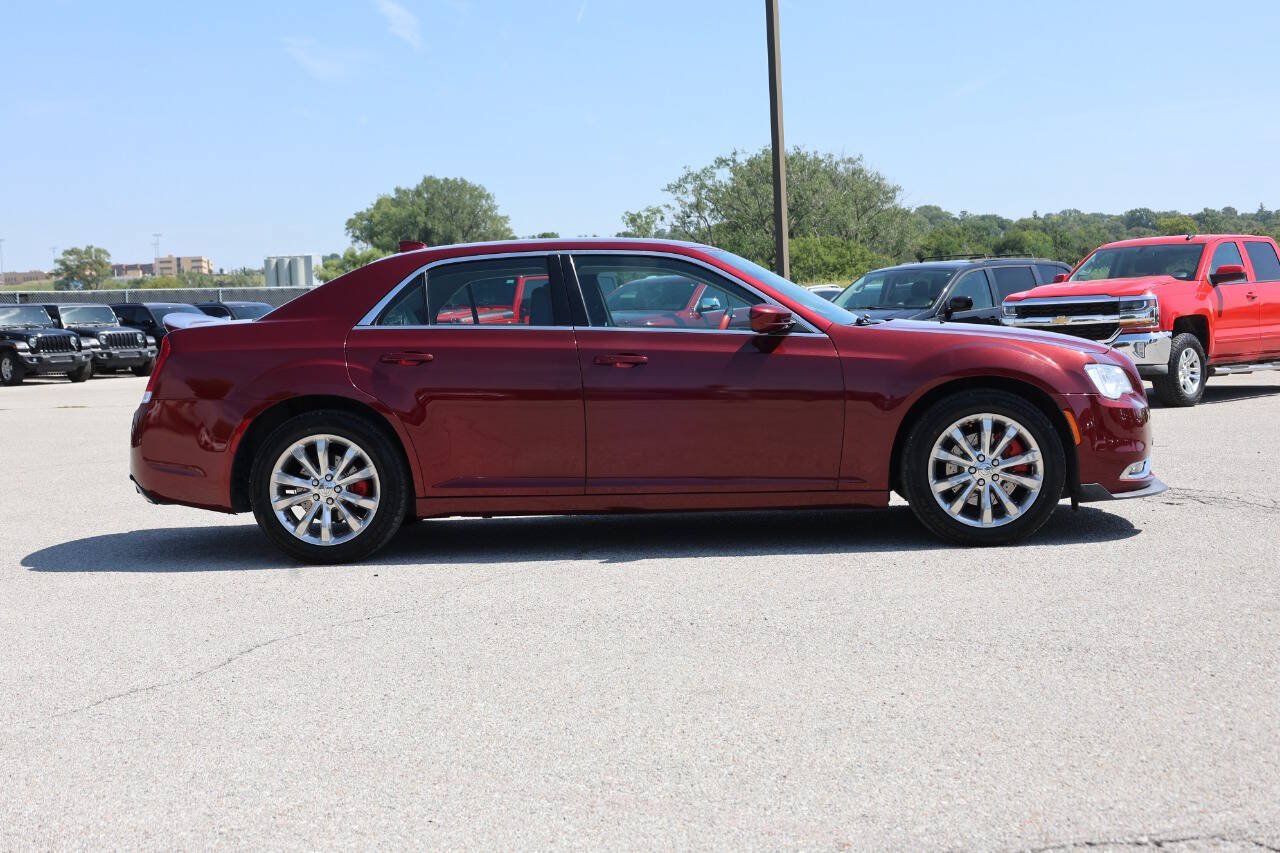 Used 2019 Chrysler 300 Touring L w/ Quick Order Package 22F AWD/4WD image 7