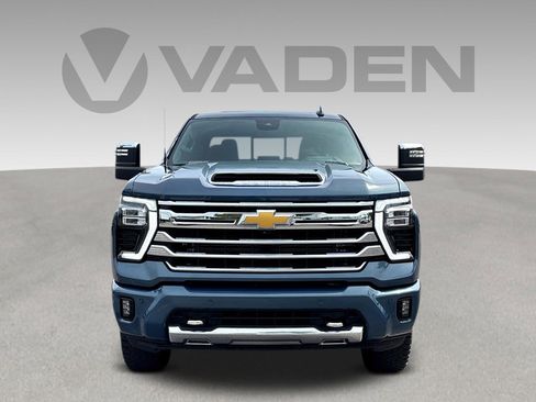 Used 2025 Chevrolet Silverado 2500 High Country w/ Technology Package AWD/4WD image 2