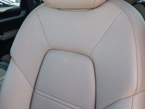 Used 2025 Porsche Cayenne image 40