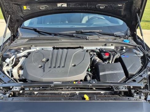 Certified 2025 Volvo V60 B5 Cross Country Plus AWD/4WD image 32