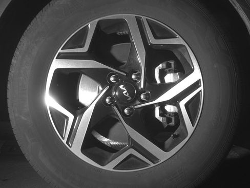 Used 2025 Kia Sportage LX image 13