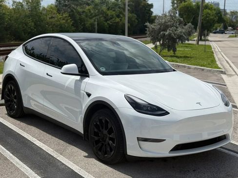 Used 2022 Tesla Model Y Long Range image 1