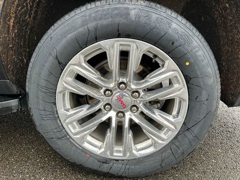 Used 2023 GMC Yukon XL SLT image 13