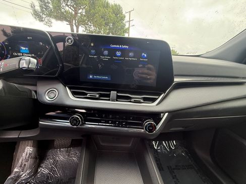 Used 2025 Chevrolet Equinox LT image 18