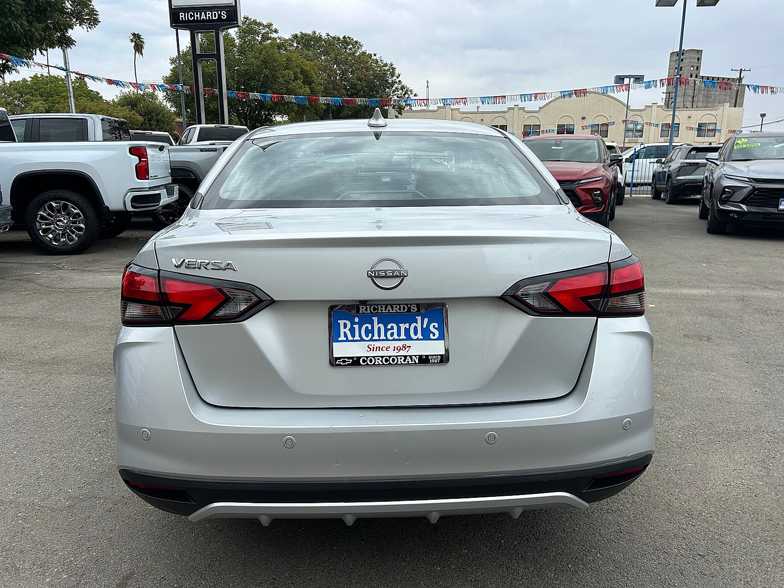 Used 2025 Nissan Versa SV FWD image 4