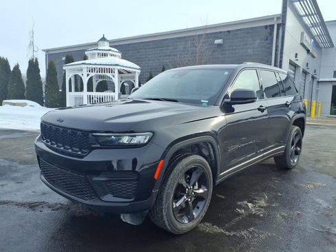 Used 2024 Jeep Grand Cherokee Altitude AWD/4WD image 2