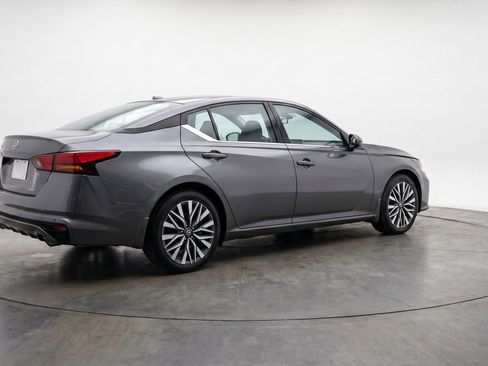 Used 2025 Nissan Altima 2.5 SV FWD image 9