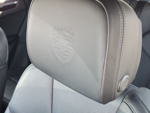 Used 2023 Porsche Macan AWD/4WD image 15