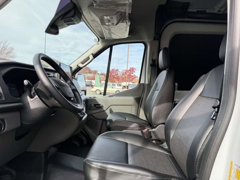 New 2026 Ford Transit 250 148 Medium Roof w/ Load Area Protection Package RWD image 9