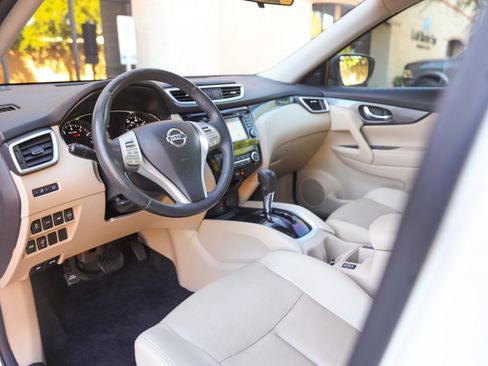 Used 2016 Nissan Rogue SL w/ SL Premium Package image 3