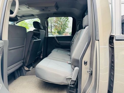 Used 2006 Nissan Titan SE image 10