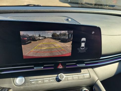 Used 2022 Hyundai Elantra Limited FWD image 30