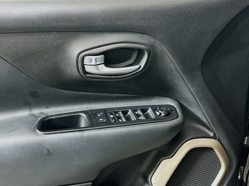 Used 2017 Jeep Renegade Limited w/ Advanced Technology Group AWD/4WD image 15