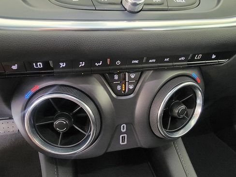 Used 2022 Chevrolet Blazer LT FWD image 16