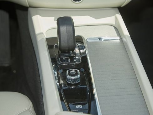 New 2025 Volvo XC60 B5 Plus w/ Protection Package Premier image 26