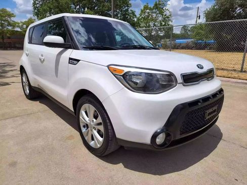 Used 2016 Kia Soul + image 2