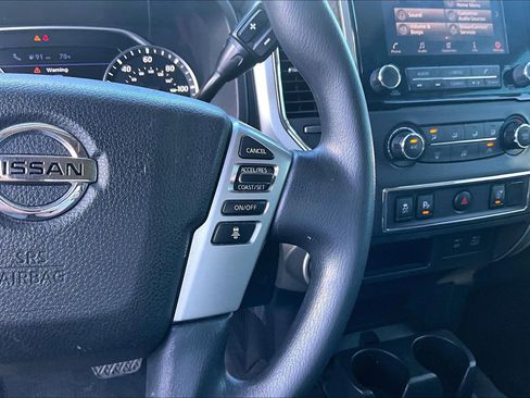 Used 2021 Nissan Titan SV image 12