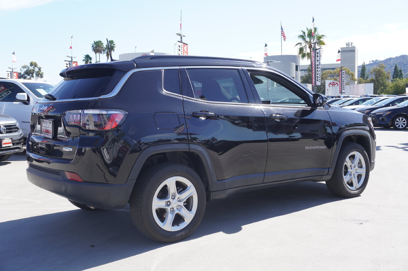 Used 2023 Jeep Compass Latitude AWD/4WD image 5