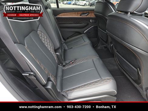 Used 2025 Jeep Grand Cherokee L Summit AWD/4WD image 36