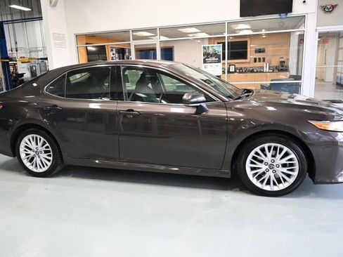 Used 2018 Toyota Camry XLE w/ Driver Assist Package FWD image 4