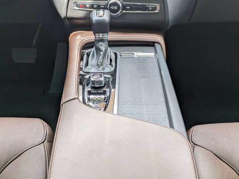 Used 2020 Volvo XC90 T6 Momentum AWD/4WD image 24