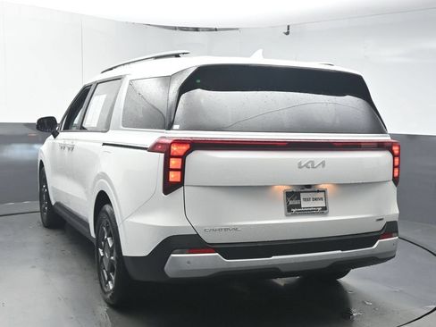 Used 2026 Kia Carnival EX FWD image 6