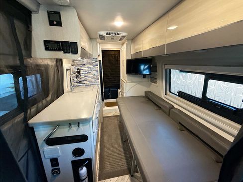 Used 2023 Mercedes-Benz Sprinter 2500 image 21