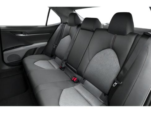 Used 2018 Toyota Camry LE image 12