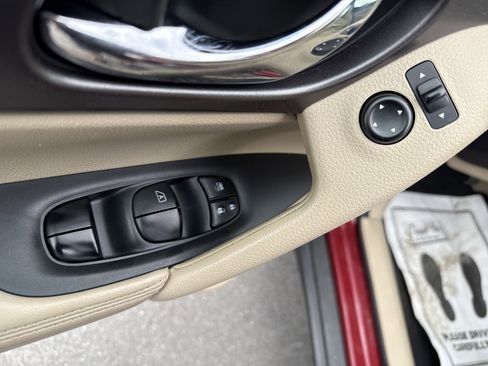 Used 2015 Nissan Rogue S AWD/4WD image 21