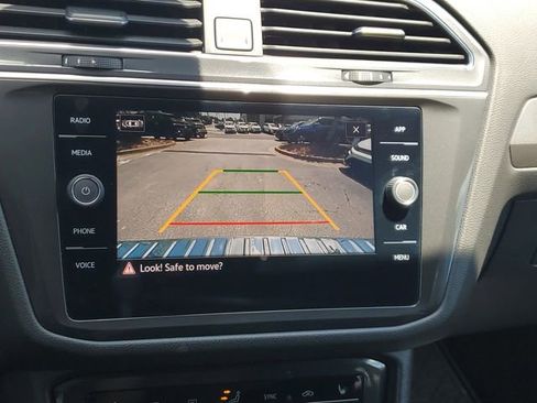 Certified 2023 Volkswagen Tiguan SE FWD image 23