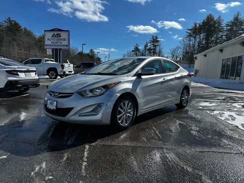 Used 2015 Hyundai Elantra SE w/ Option Group 02 FWD image 1