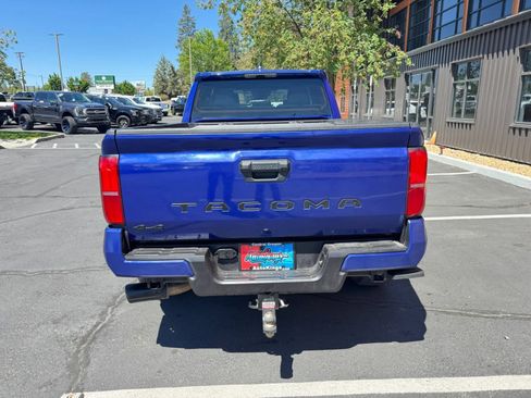 Used 2025 Toyota Tacoma TRD Sport AWD/4WD image 4