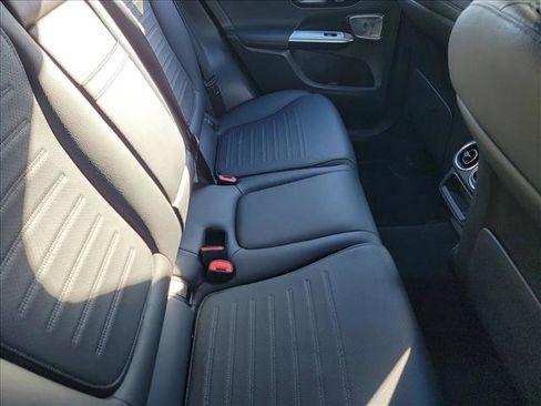 Used 2024 Mercedes-Benz GLC 300 image 13