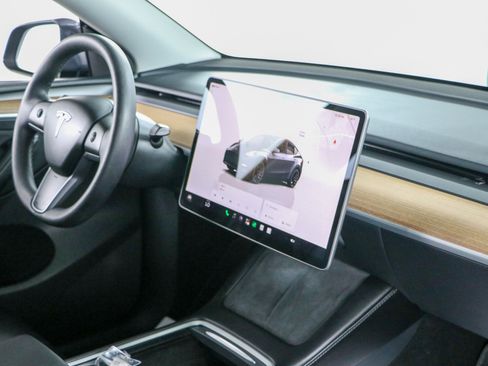Used 2023 Tesla Model Y Performance AWD/4WD image 23