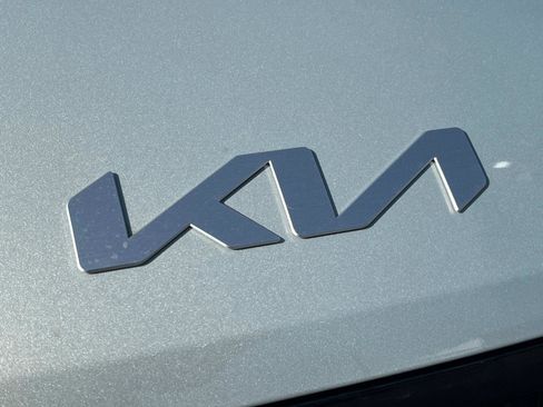New 2026 Kia Carnival EX FWD image 41