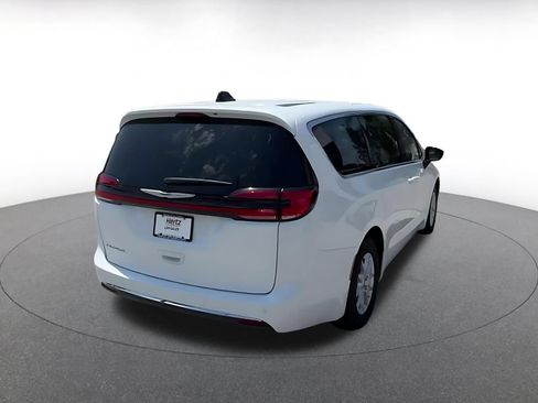 Used 2024 Chrysler Pacifica Touring-L FWD image 14