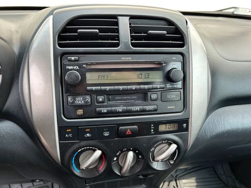 Used 2005 Toyota RAV4 2WD w/ Sport Pkg image 18
