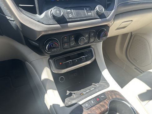 Used 2020 GMC Acadia Denali AWD/4WD image 29