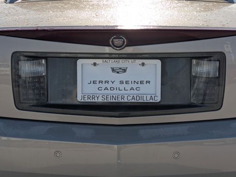 Used 2007 Cadillac XLR Base image 16