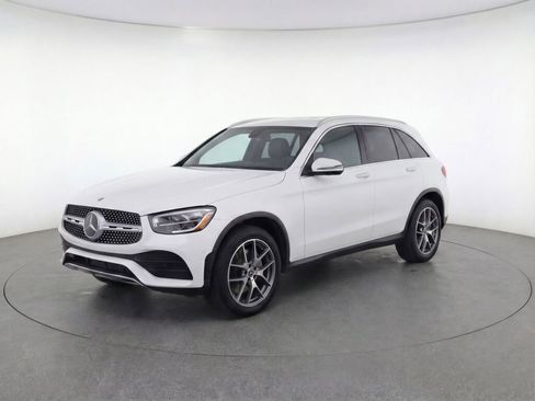 Used 2022 Mercedes-Benz GLC 300 4MATIC image 3