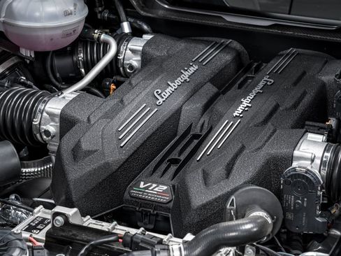 Used 2025 Lamborghini Revuelto AWD/4WD image 52