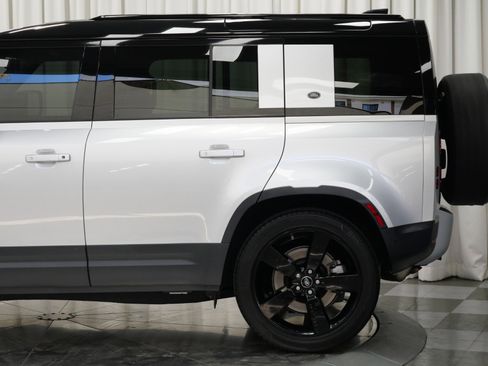 Used 2020 Land Rover Defender 110 First Edition image 11