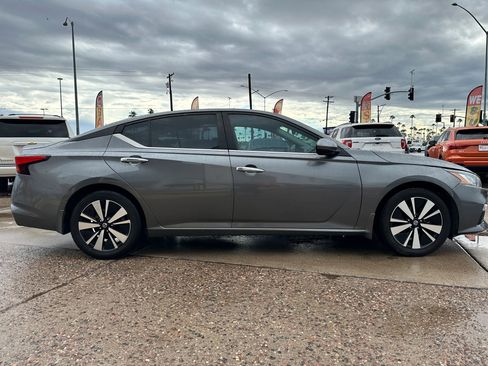 Used 2021 Nissan Altima 2.5 SV image 4