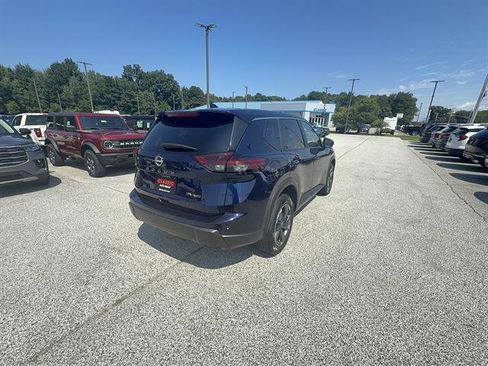 Used 2024 Nissan Rogue SV AWD/4WD image 7