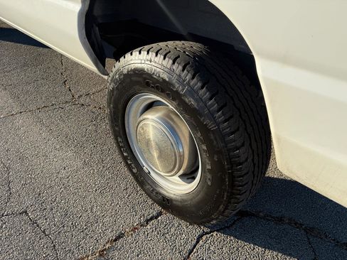 Used 2002 Ford E-350 and Econoline 350 Super Duty image 27