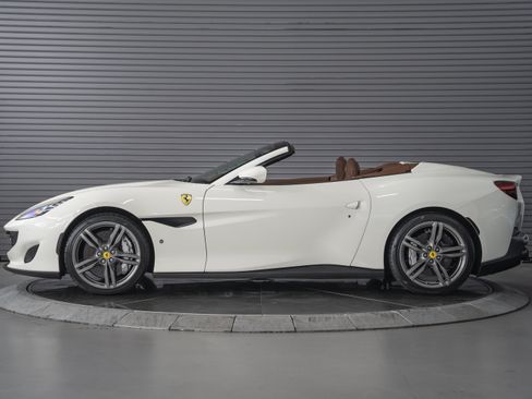 Used 2021 Ferrari Portofino RWD image 2